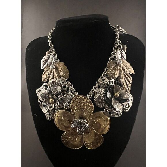 Flower Cottage Gold Tone Floral Egyptian Statement Necklace Cosplay Grandma - Picture 4 of 7
